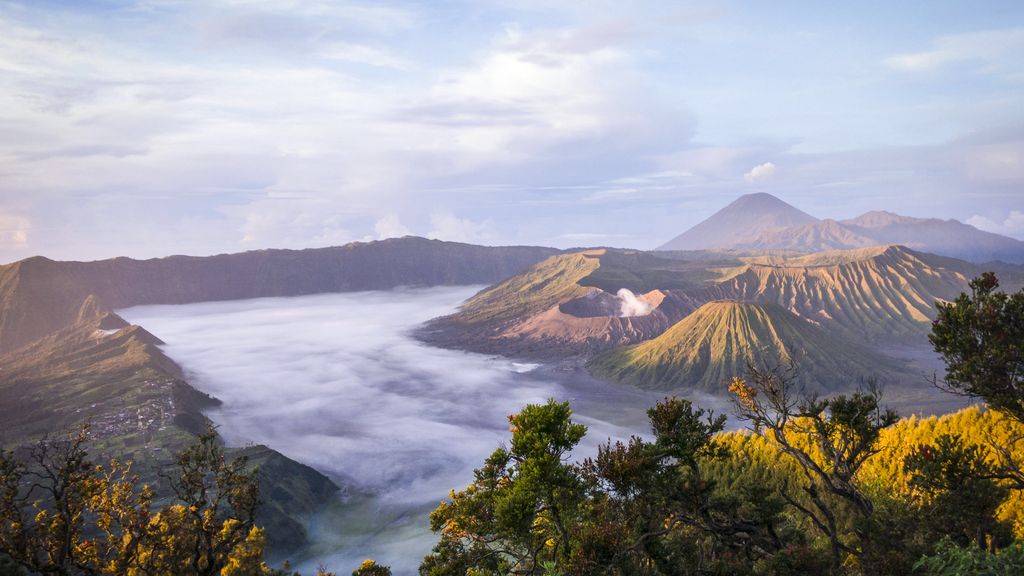 View of Mount Bromo's crater, Java, Indonesia | Selective Asia