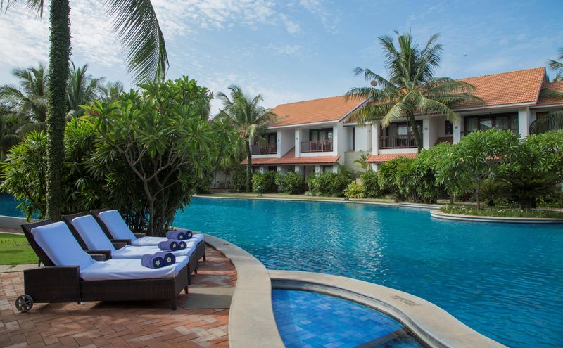 Meandering pool