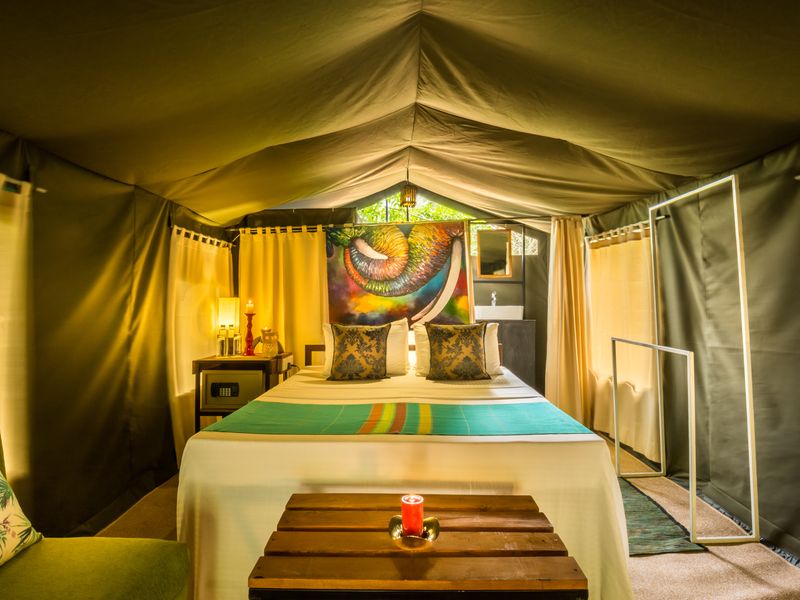 Mahoora interior bed