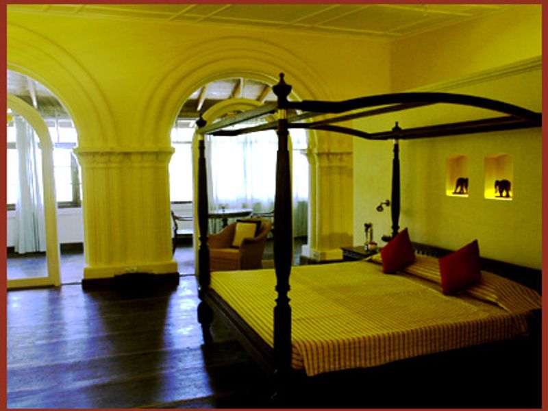 Four poster bed at the Old Harbour Hotel