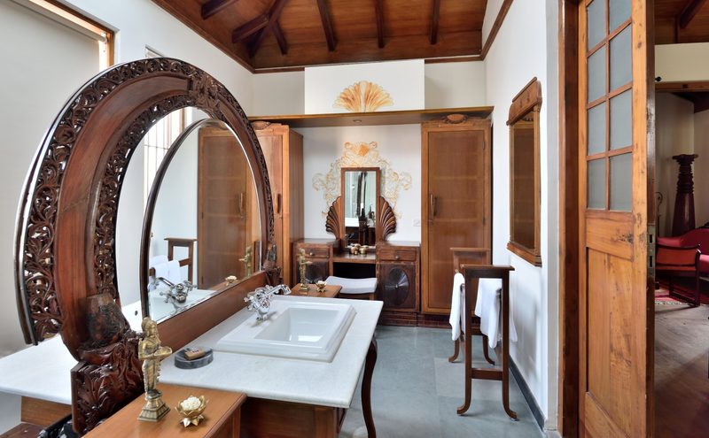 Heritage suite bathroom