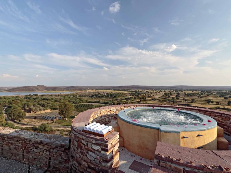 Rooftop jacuzzi at Ramathra Fort