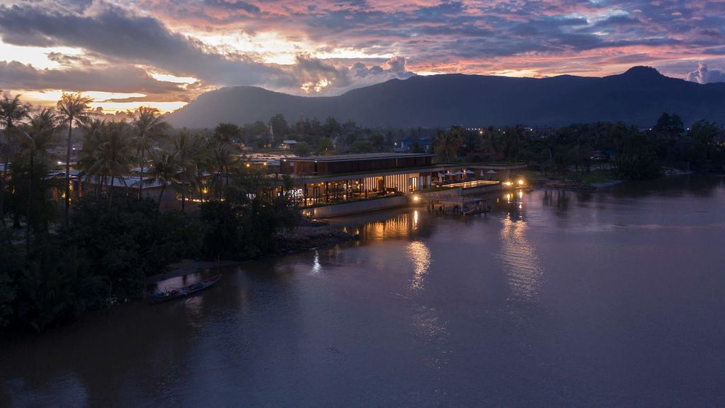 Amber Kampot by night