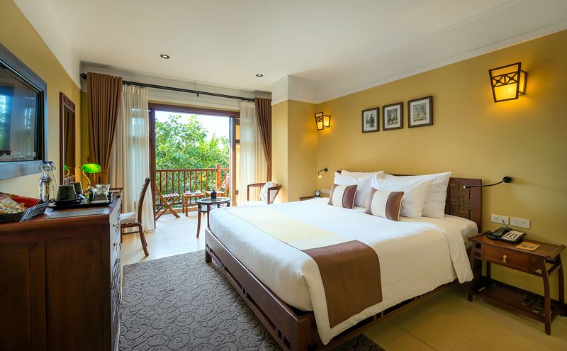 Deluxe balcony room, Classic Wing